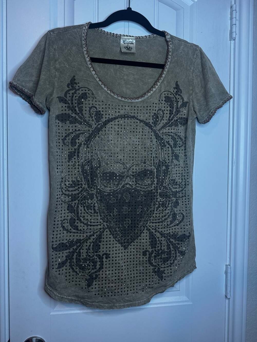 Vocal Skull Bandana Rhinestone Embellished Mineral Wash T-Shirt punk style